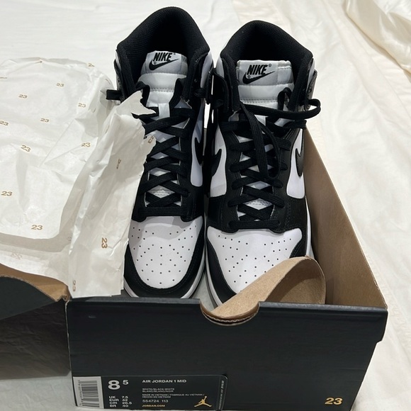 AIR JORDAN 1 retro mid ‘Tuxedo’ - Picture 5 of 15